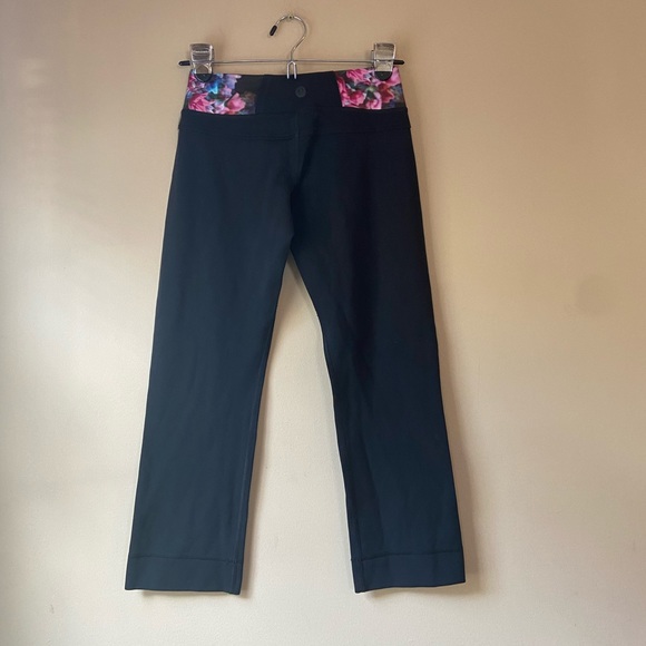 Lululemon Black/Floral Cropped Leggings SZ 4 XS Activewear Yoga Low Rise Y2K - Picture 4 of 15